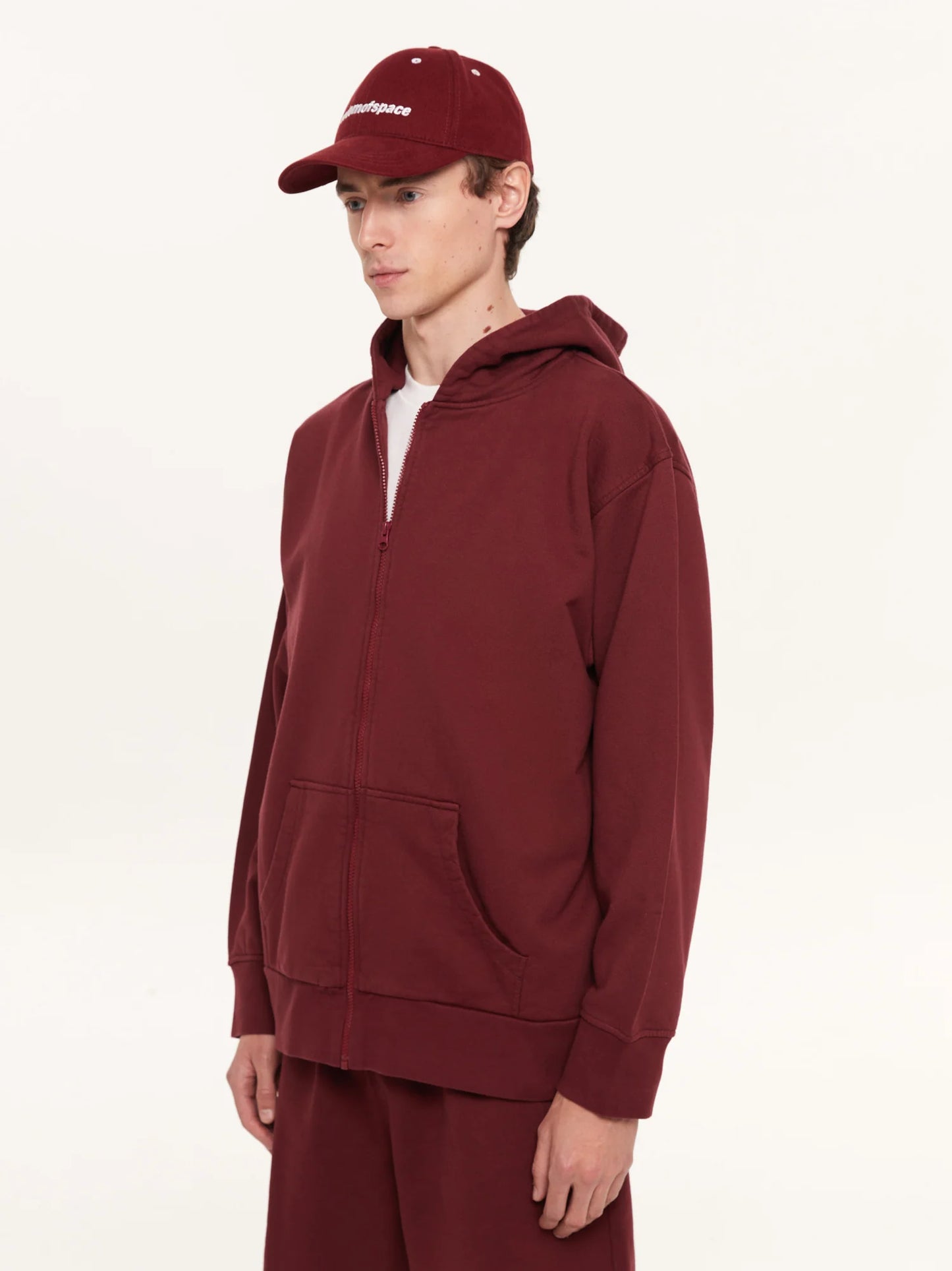 A SIMPLE FULL ZIP HOODIE BORDEAUX - FRONT OF