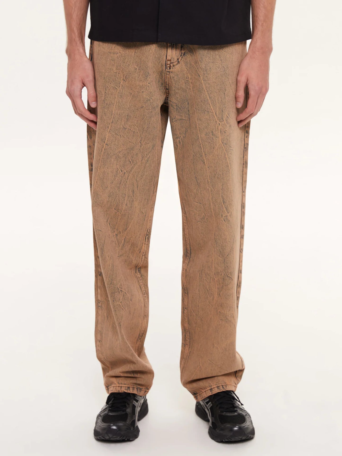 GARMENT-DYE LOOSE FIT JEANS - FRONT OF