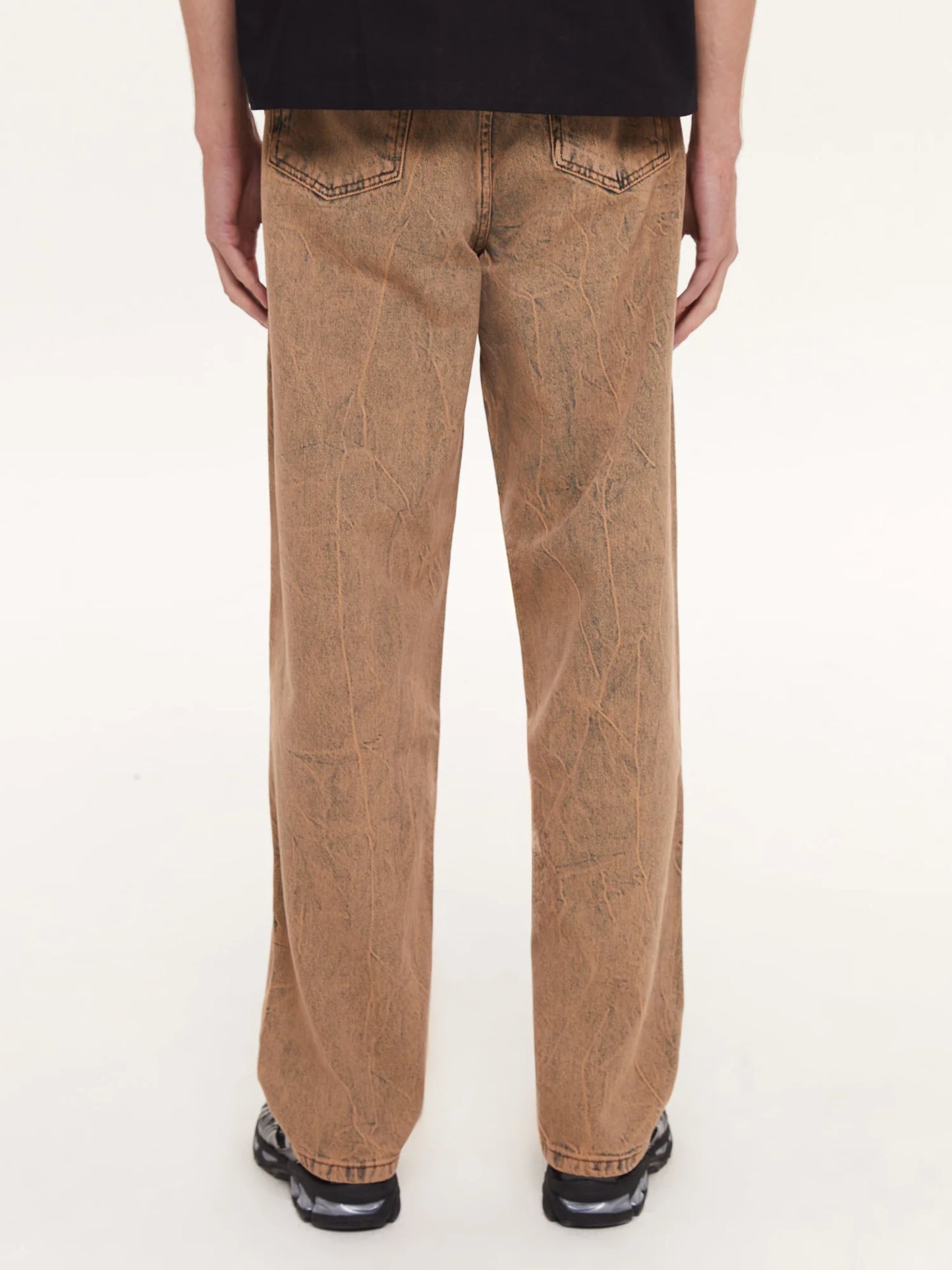 GARMENT-DYE LOOSE FIT JEANS - FRONT OF