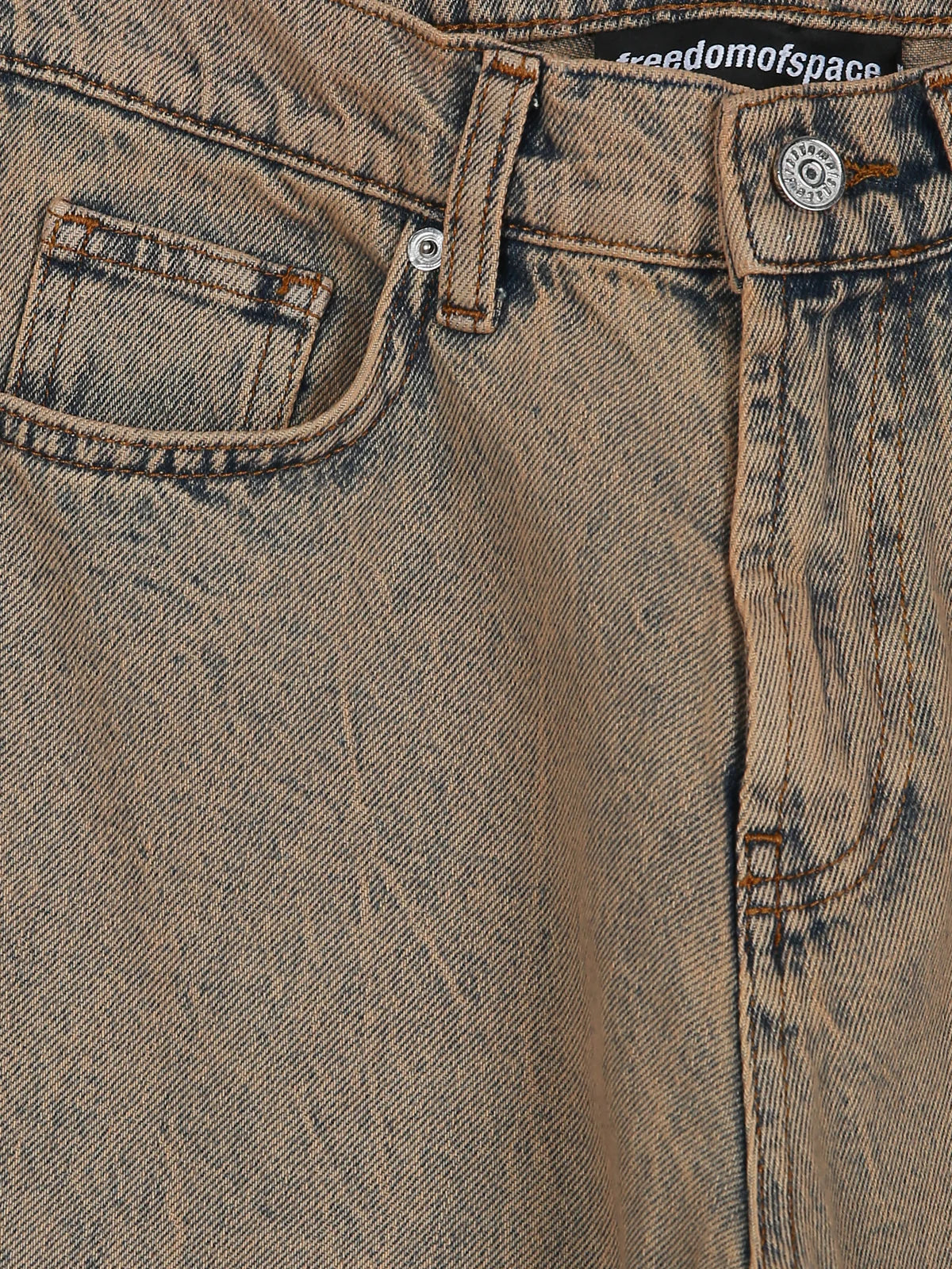 GARMENT-DYE LOOSE FIT JEANS - FRONT OF