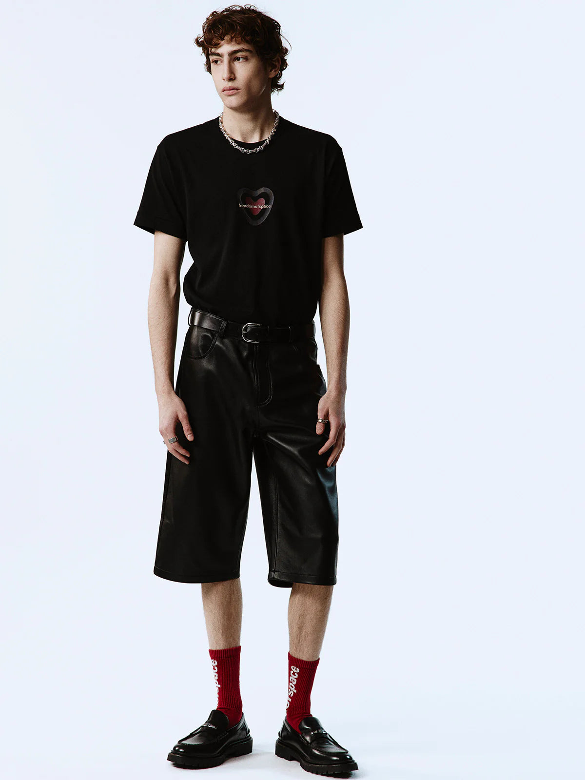 HEART T-SHIRT BLACK - FRONT OF