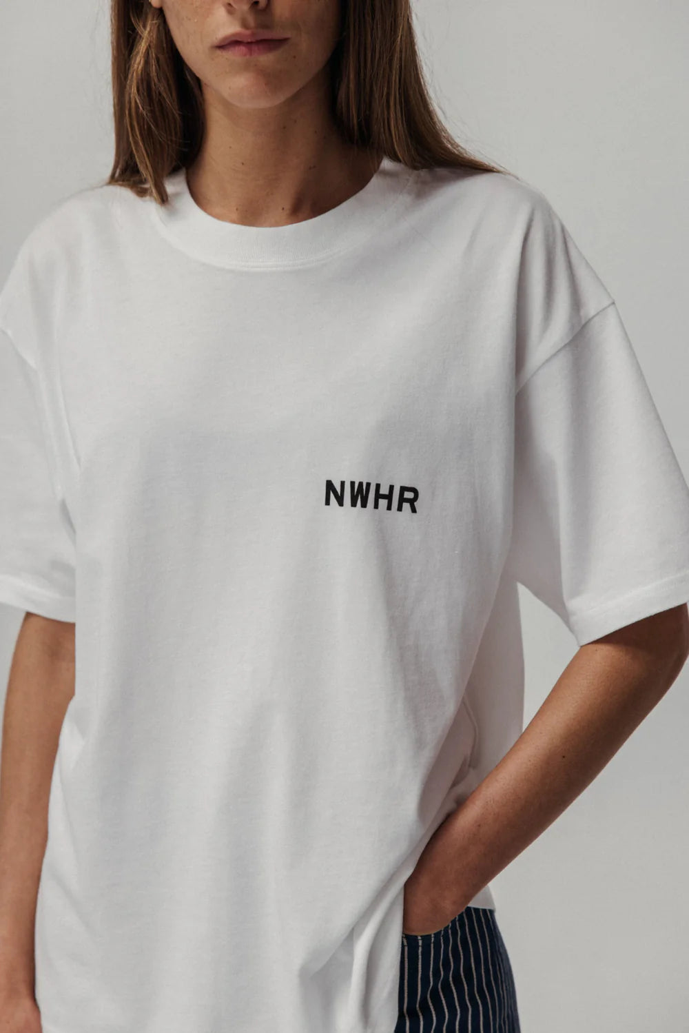BASIC WHITE T-SHIRT - FRONT OF.