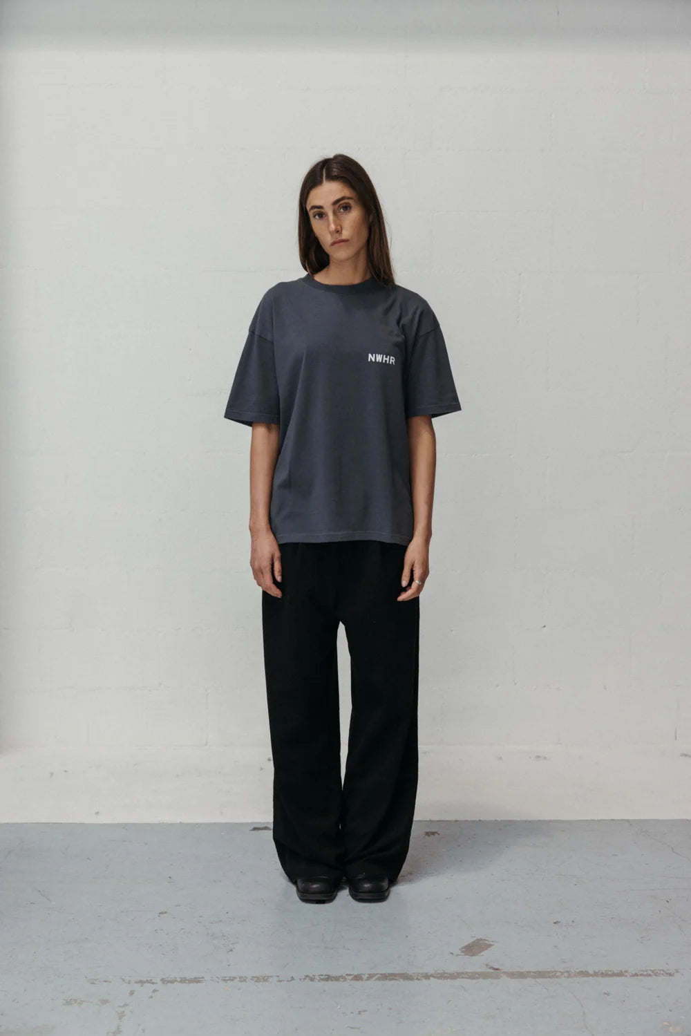 BASIC BLACK WASHED T-SHIRT - FRONT OF.