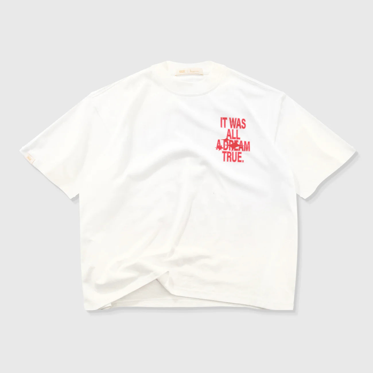 DREAMS BOXY T-SHIRT CREAM - FRONT OF.