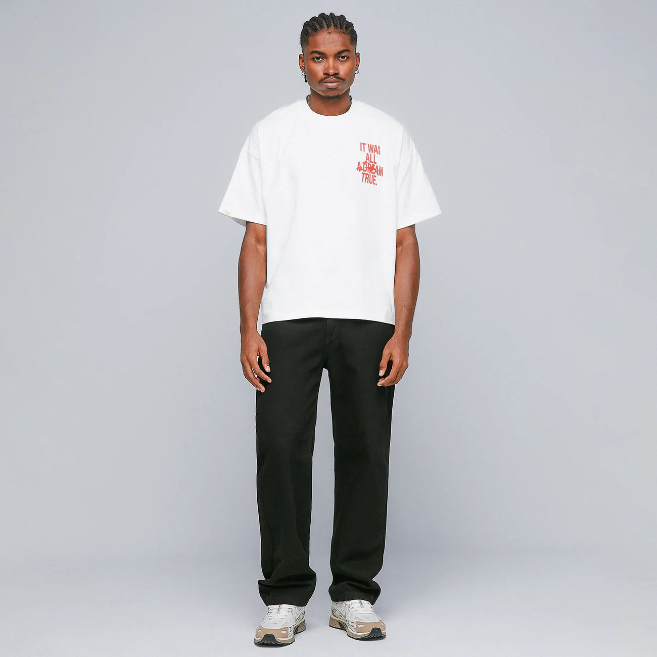 DREAMS BOXY T-SHIRT CREAM - FRONT OF.
