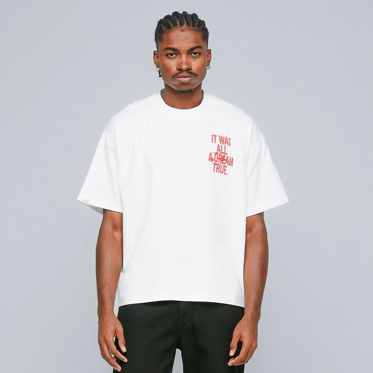 DREAMS BOXY T-SHIRT CREAM - FRONT OF.