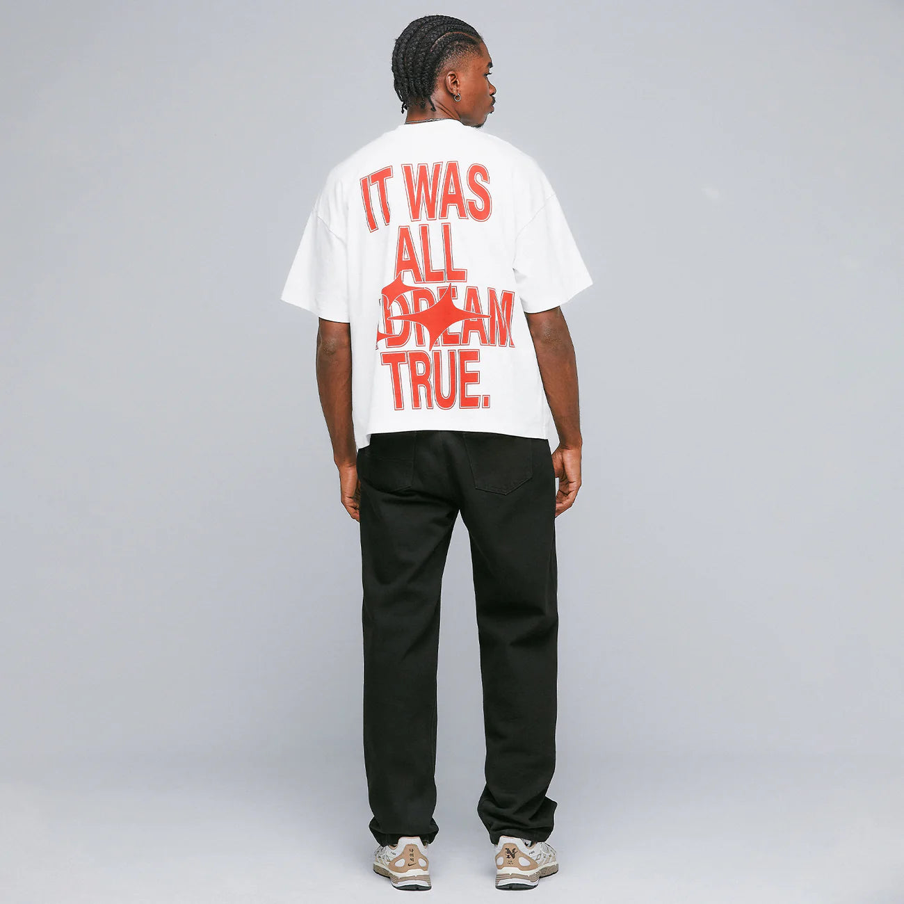 DREAMS BOXY T-SHIRT CREAM - FRONT OF.