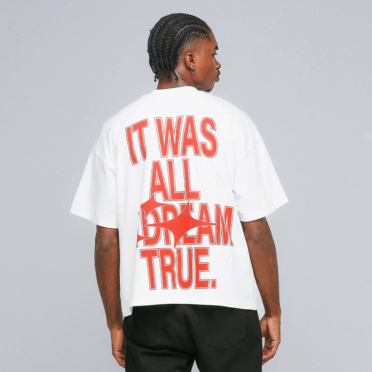 DREAMS BOXY T-SHIRT CREAM - FRONT OF.