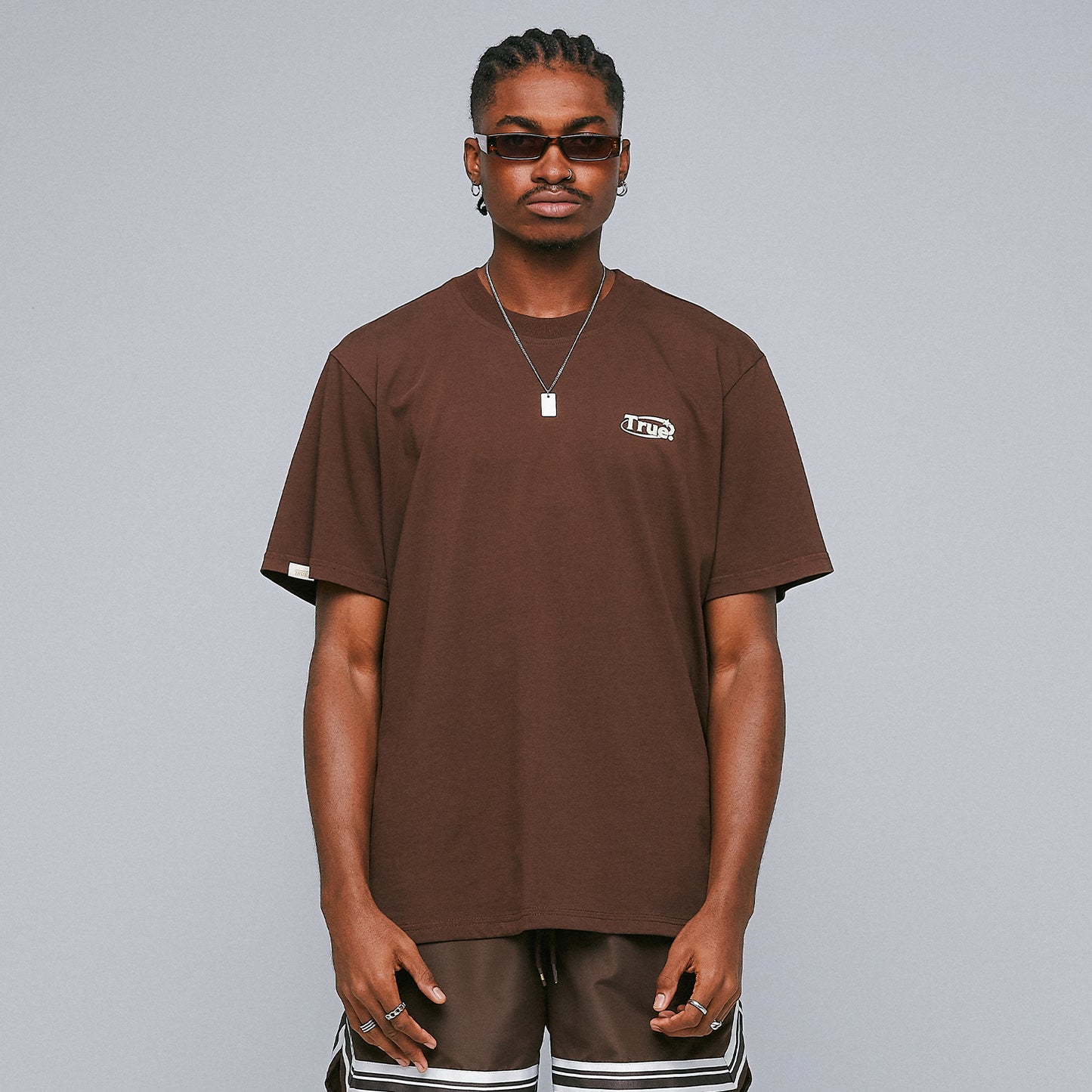 EVERYDAY LOGO T-SHIRT BROWN - FRONT OF.
