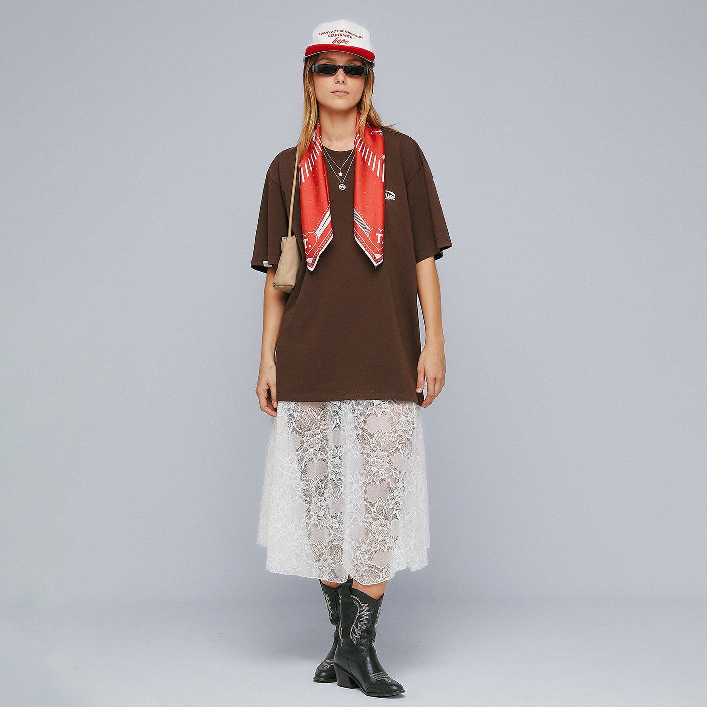 EVERYDAY LOGO T-SHIRT BROWN - FRONT OF.