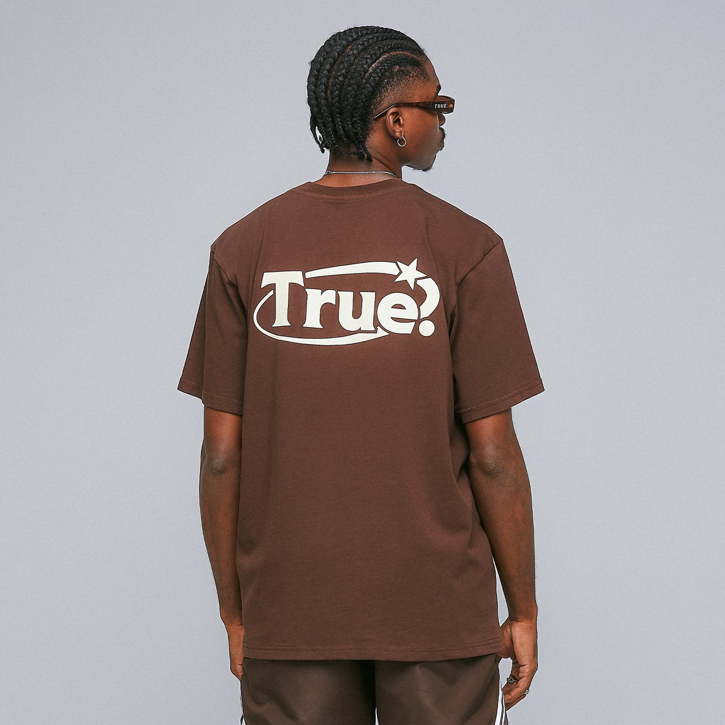 EVERYDAY LOGO T-SHIRT BROWN - FRONT OF.