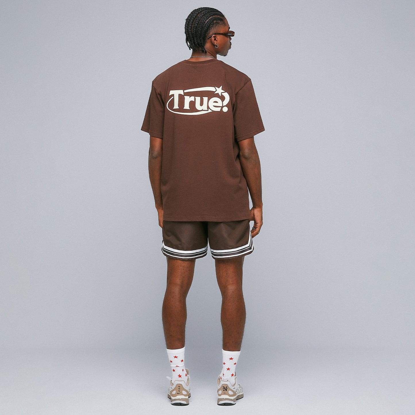 EVERYDAY LOGO T-SHIRT BROWN - FRONT OF.