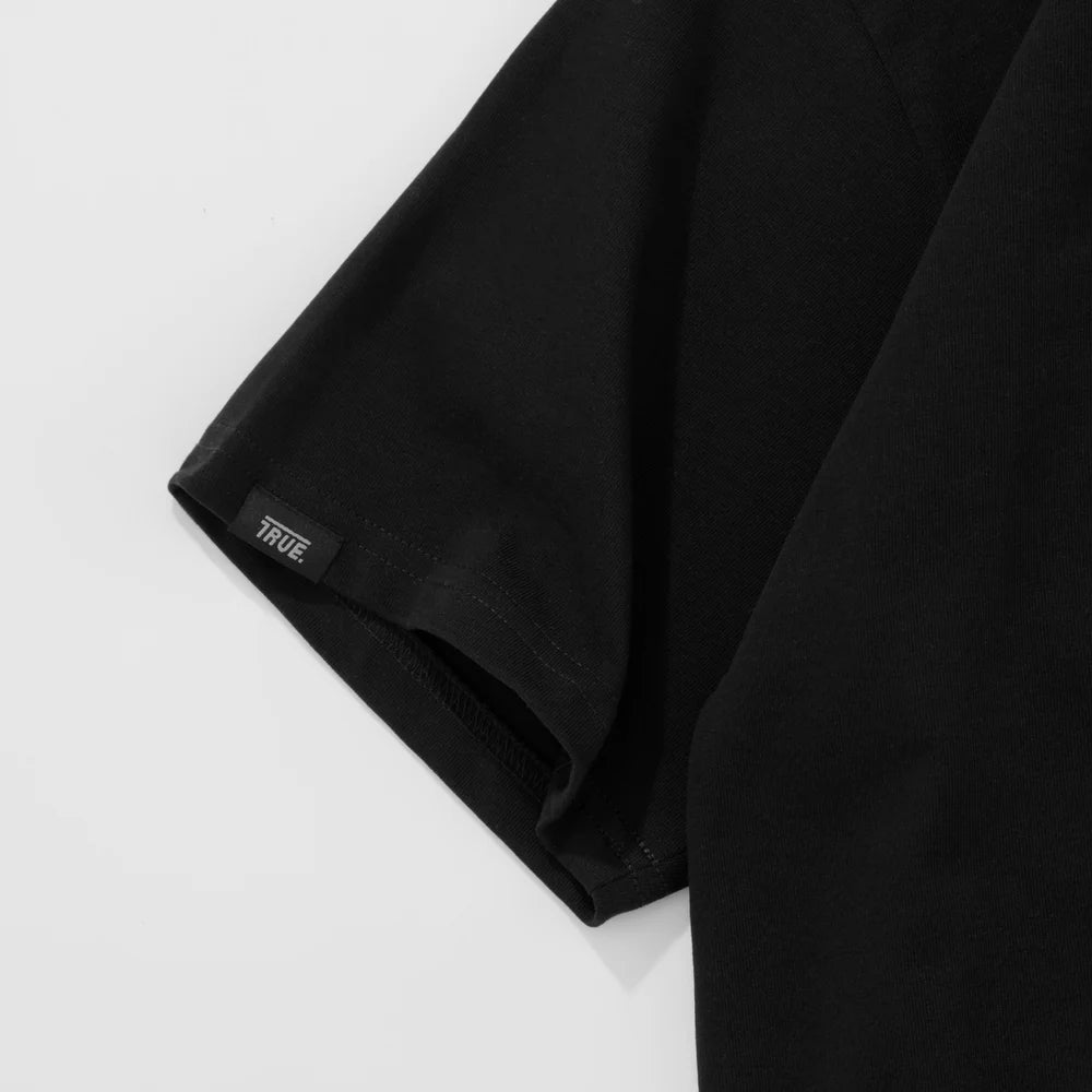HEARTBEAT OVERSIZED T-SHIRT BLACK - FRONT OF.