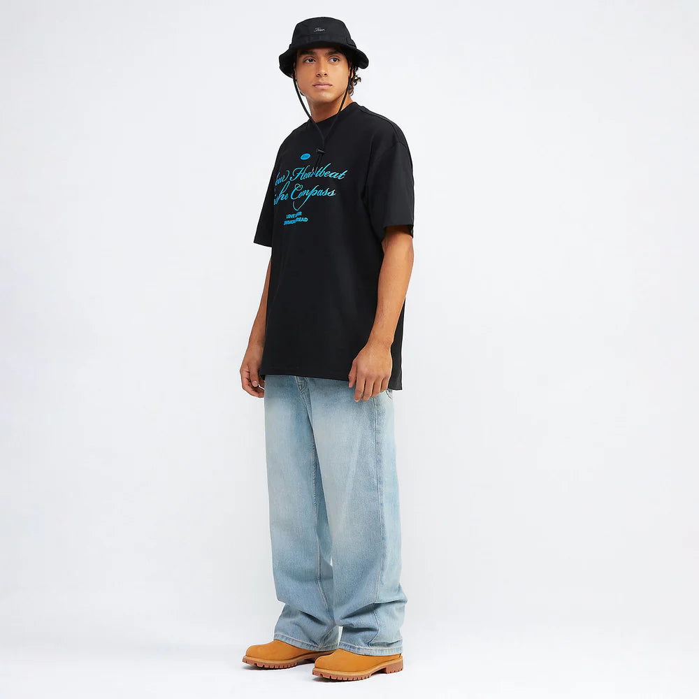 HEARTBEAT OVERSIZED T-SHIRT BLACK - FRONT OF.