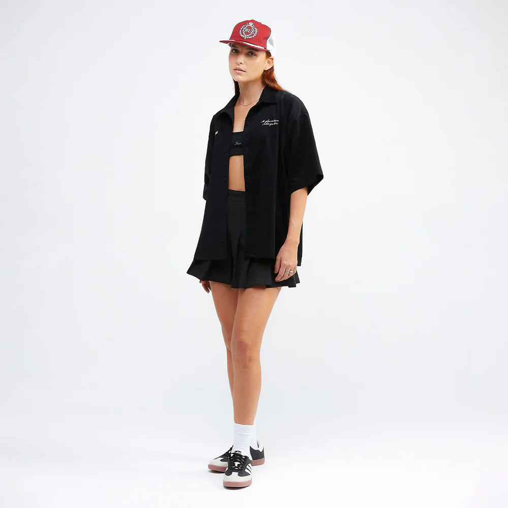 HEARTBEAT BOXY SHIRT BLACK - FRONT OF.