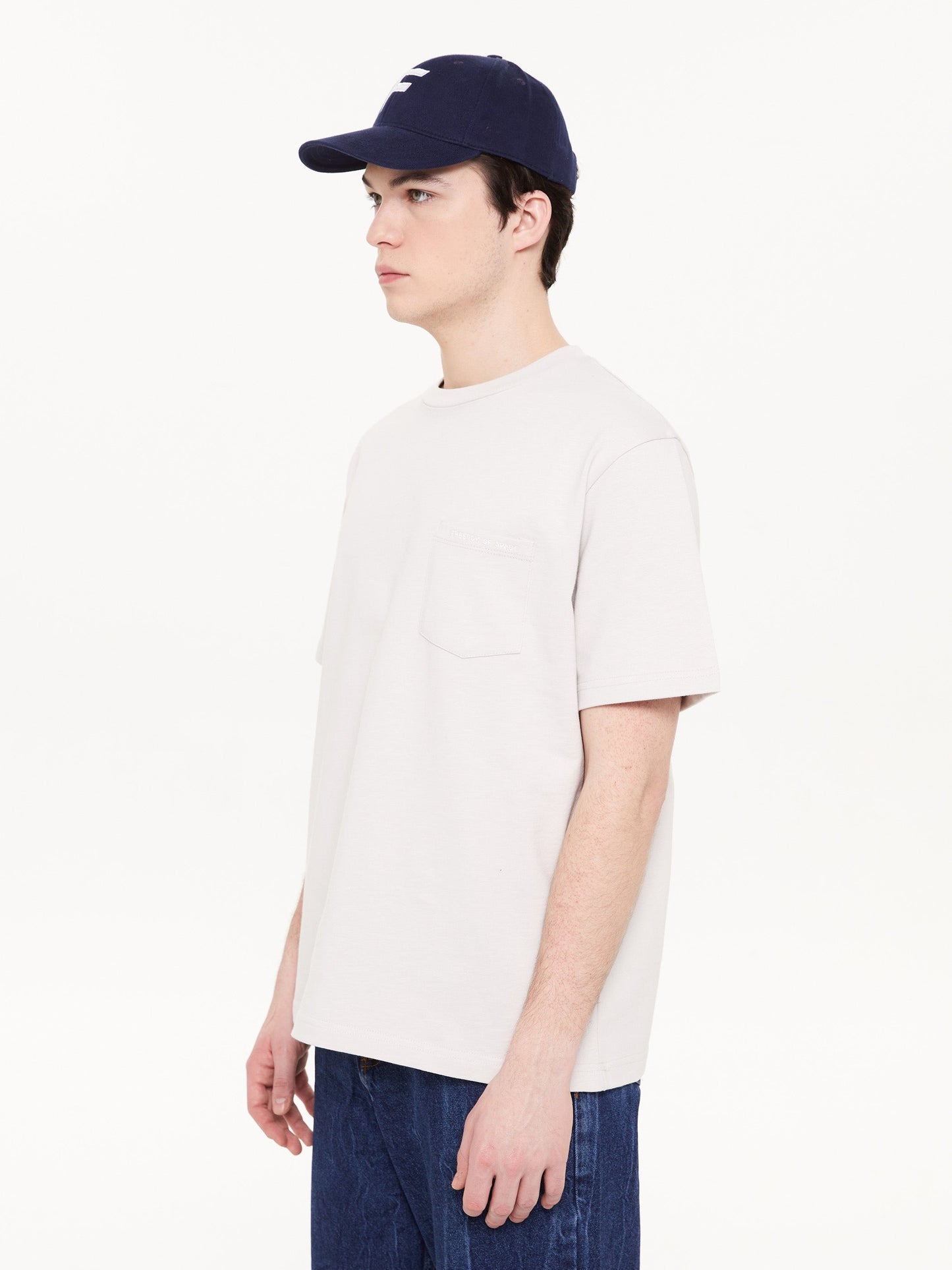 T-SHIRT POCKET LOGO LIGHT GREY - FRONT OF.