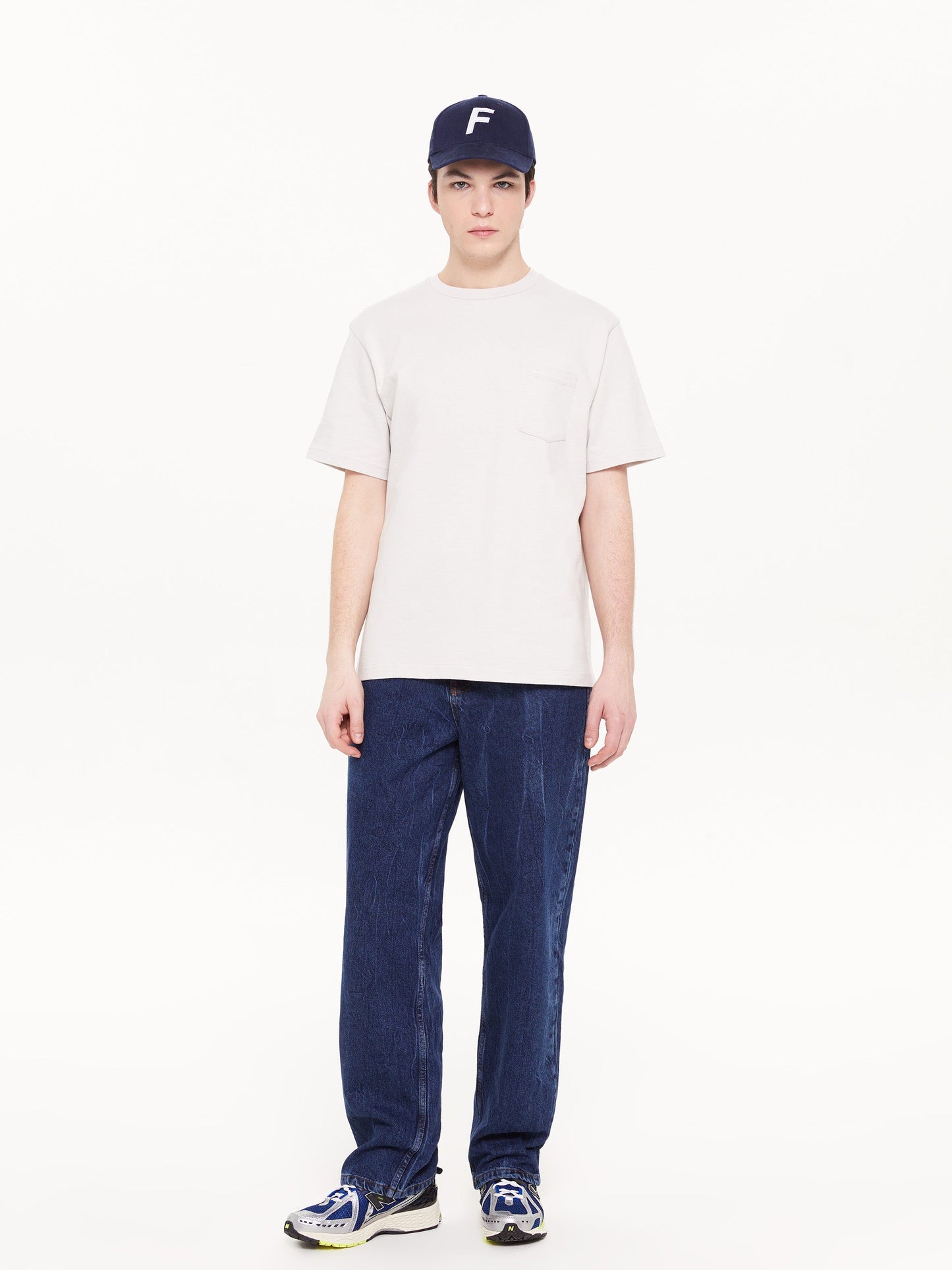 T-SHIRT POCKET LOGO LIGHT GREY - FRONT OF.