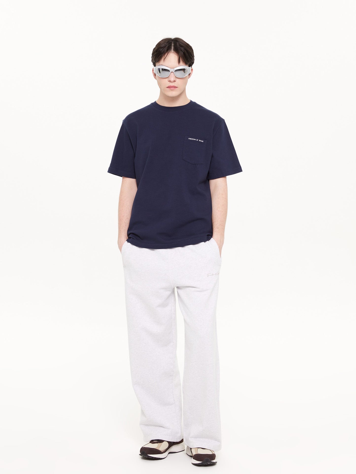 T-SHIRT POCKET LOGO NAVY - FRONT OF.