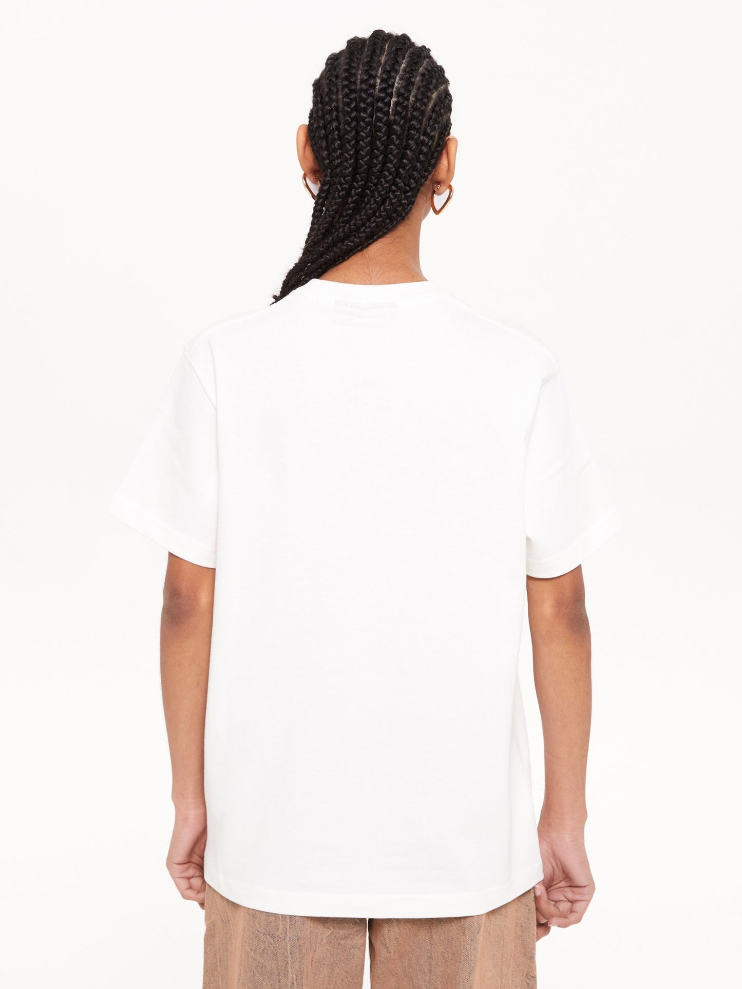 T-SHIRT POCKET LOGO WHITE - FRONT OF.