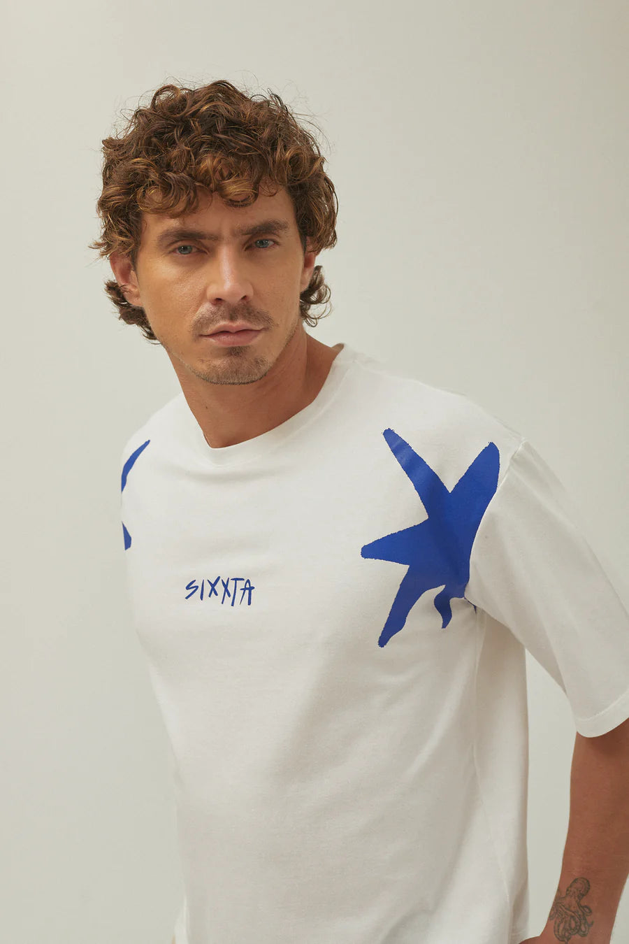 ICONIC ESTRELLADA T-SHIRT WHITE - FRONT OF.
