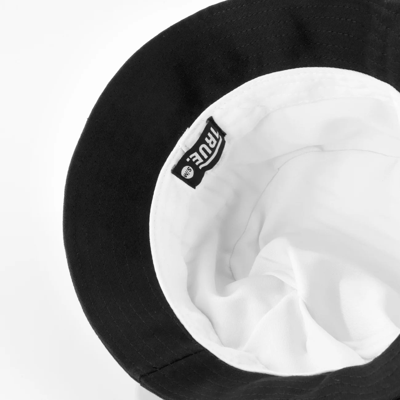 INTERLUDE BUCKET HAT BLACK - FRONT OF