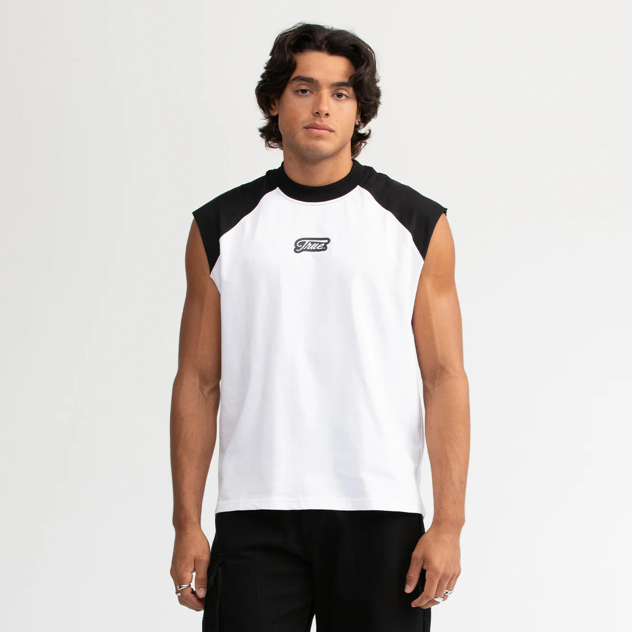 INTERLUDE SL RANGLAN T-SHIRT BLACK - FRONT OF