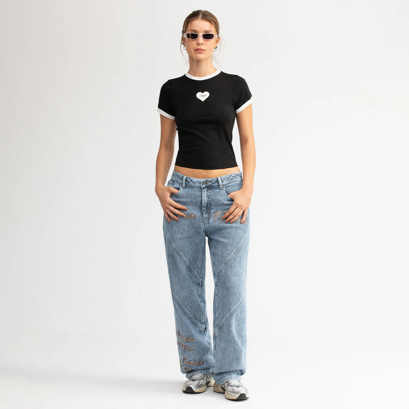 MEMORIES SLIM T-SHIRT BLACK - FRONT OF