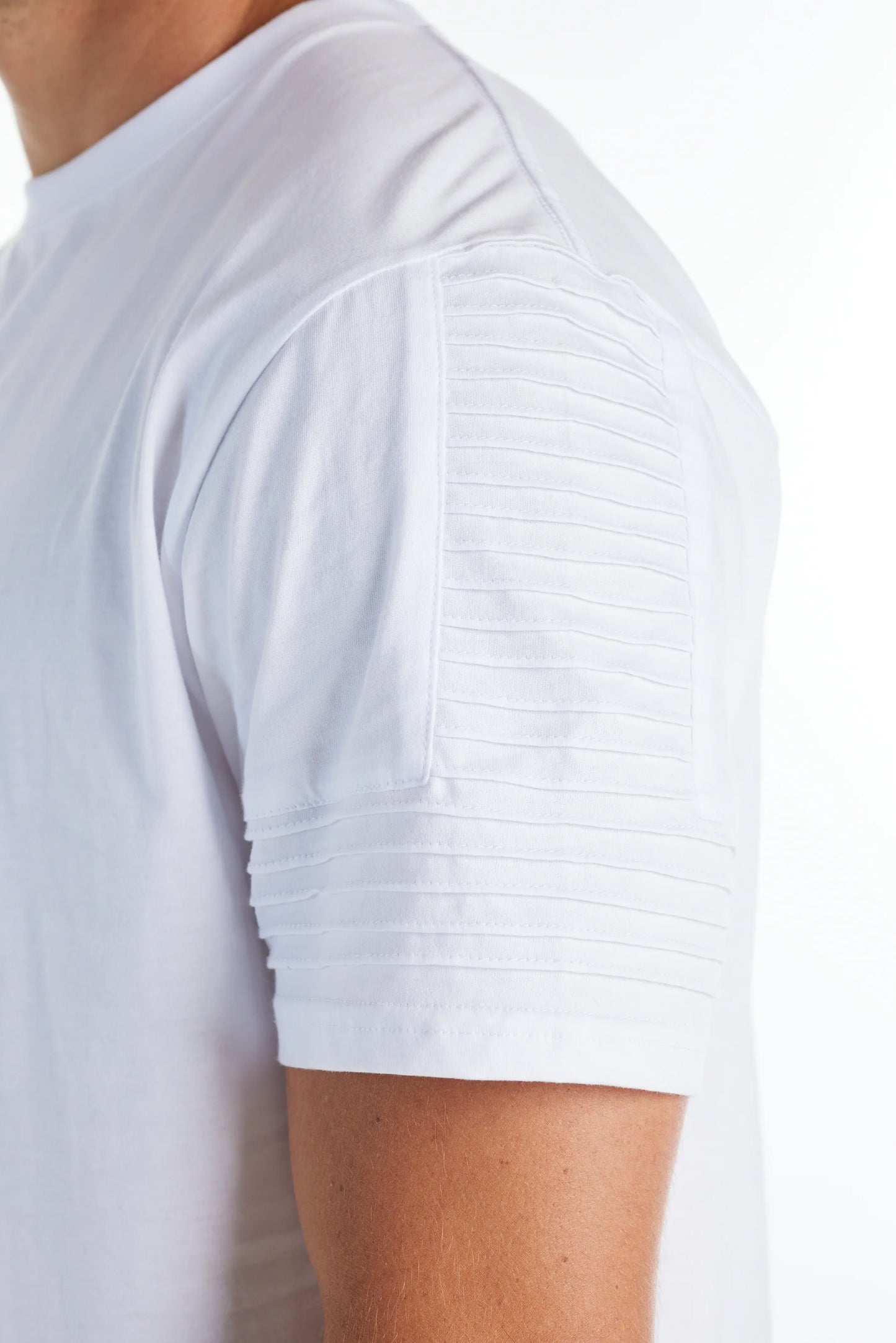 THE MAVERICK T-SHIRT WHITE - FRONT OF.
