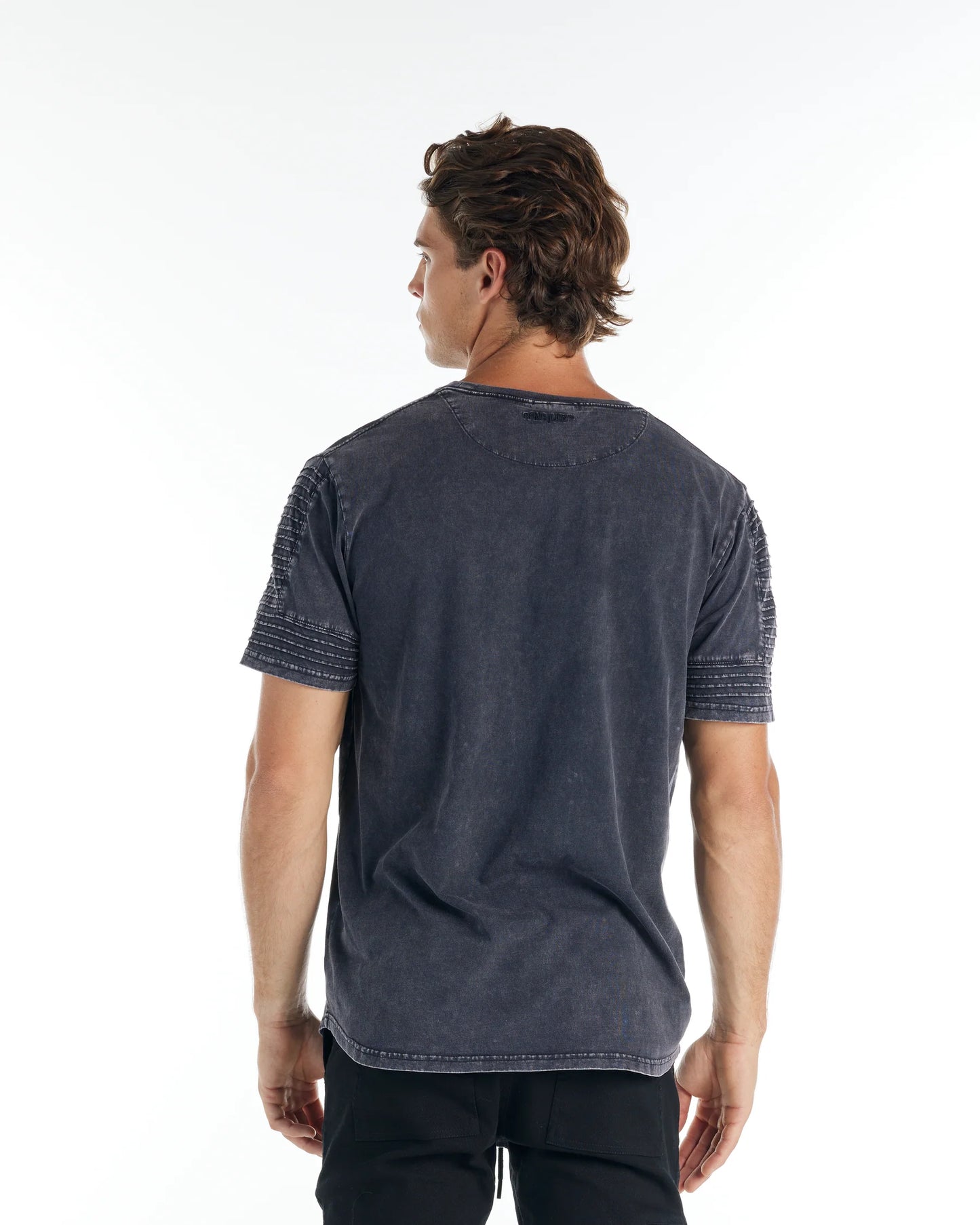 THE MAVERICK T-SHIRT BLACK - FRONT OF.