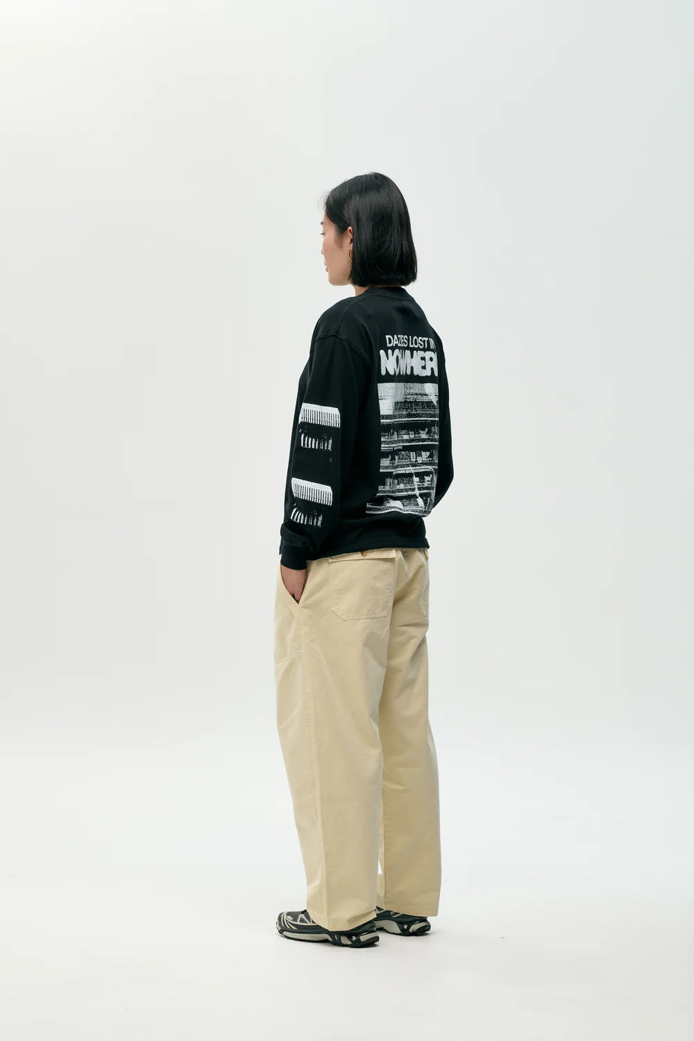 CAMISETA LARGA THROUGH THE WINDOW BLACK - FRONT OF