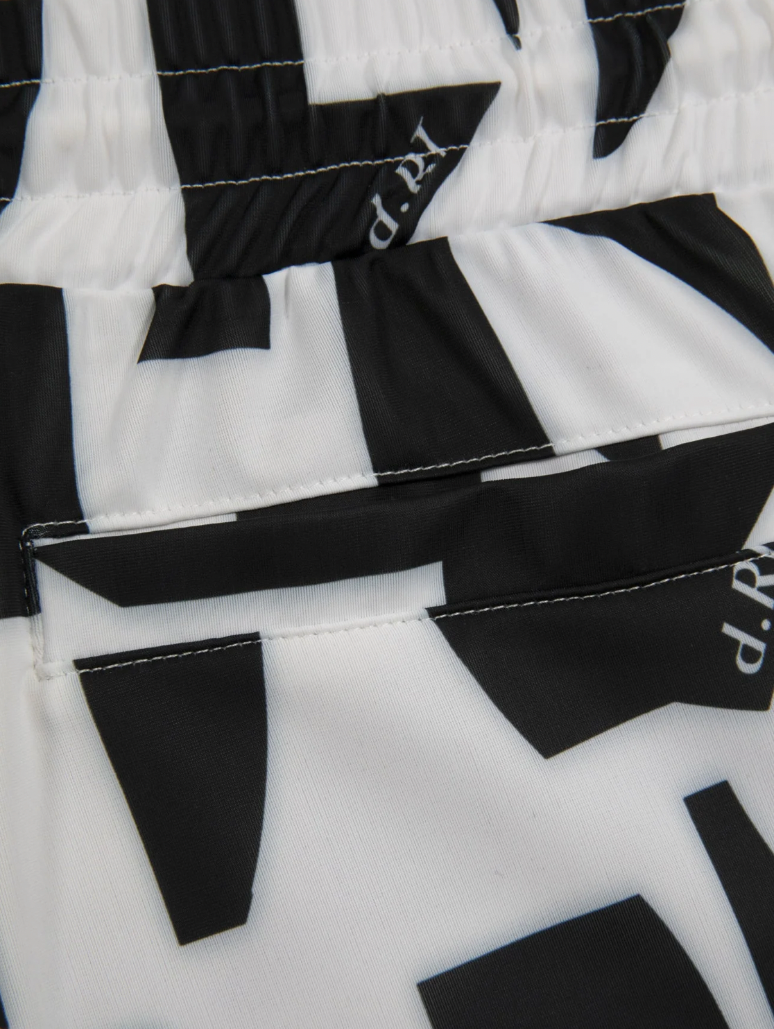 SHORTS DRT GEO BLACK AND WHITE - FRONT OF
