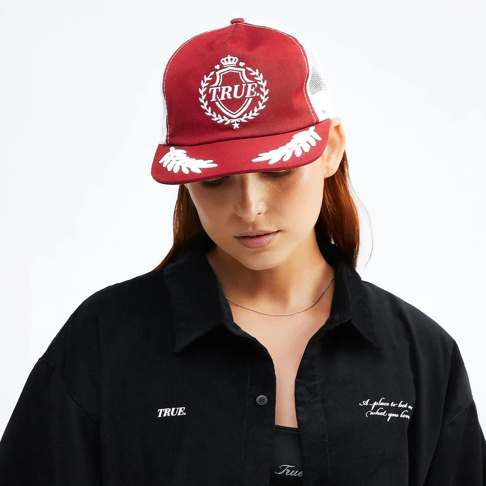 GORRA TRUE LOUNGE GOLFER DEEP RED - FRONT OF.