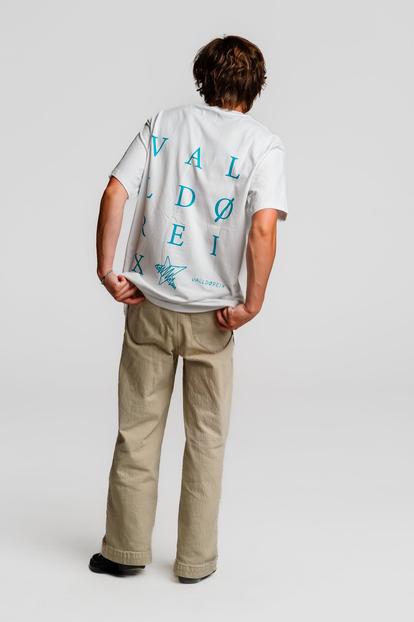 THREE SETTER TEE WHITE W/ BLUE - FRONT OF