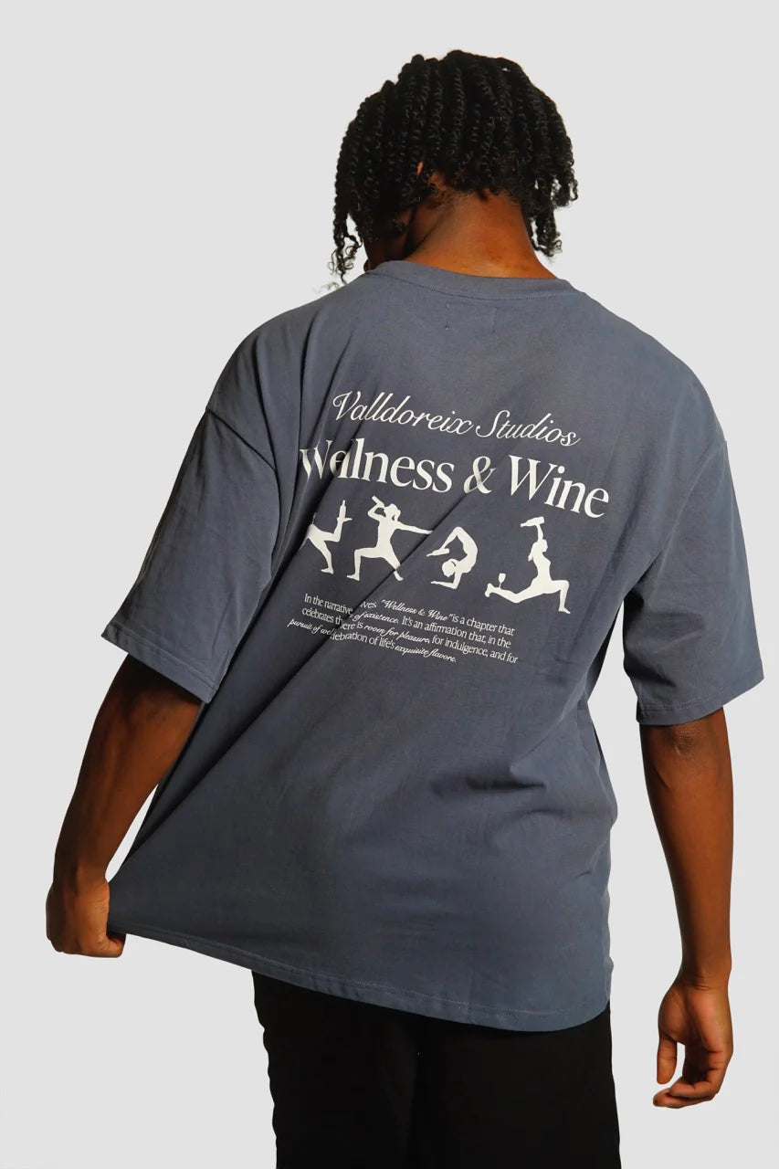T-SHIRT WELLNESS AND WINE OVERSIZE DEEP SEA BLUE - FRONT OF.