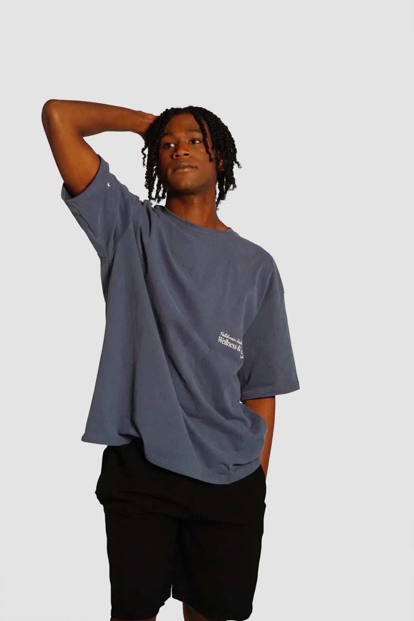T-SHIRT WELLNESS AND WINE OVERSIZE DEEP SEA BLUE - FRONT OF.