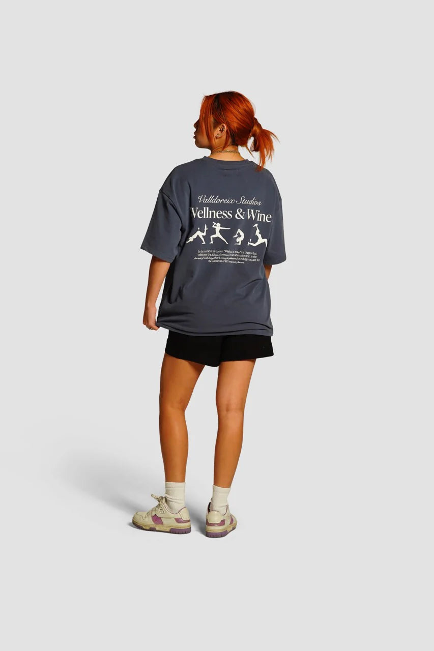 T-SHIRT WELLNESS AND WINE OVERSIZE DEEP SEA BLUE - FRONT OF.