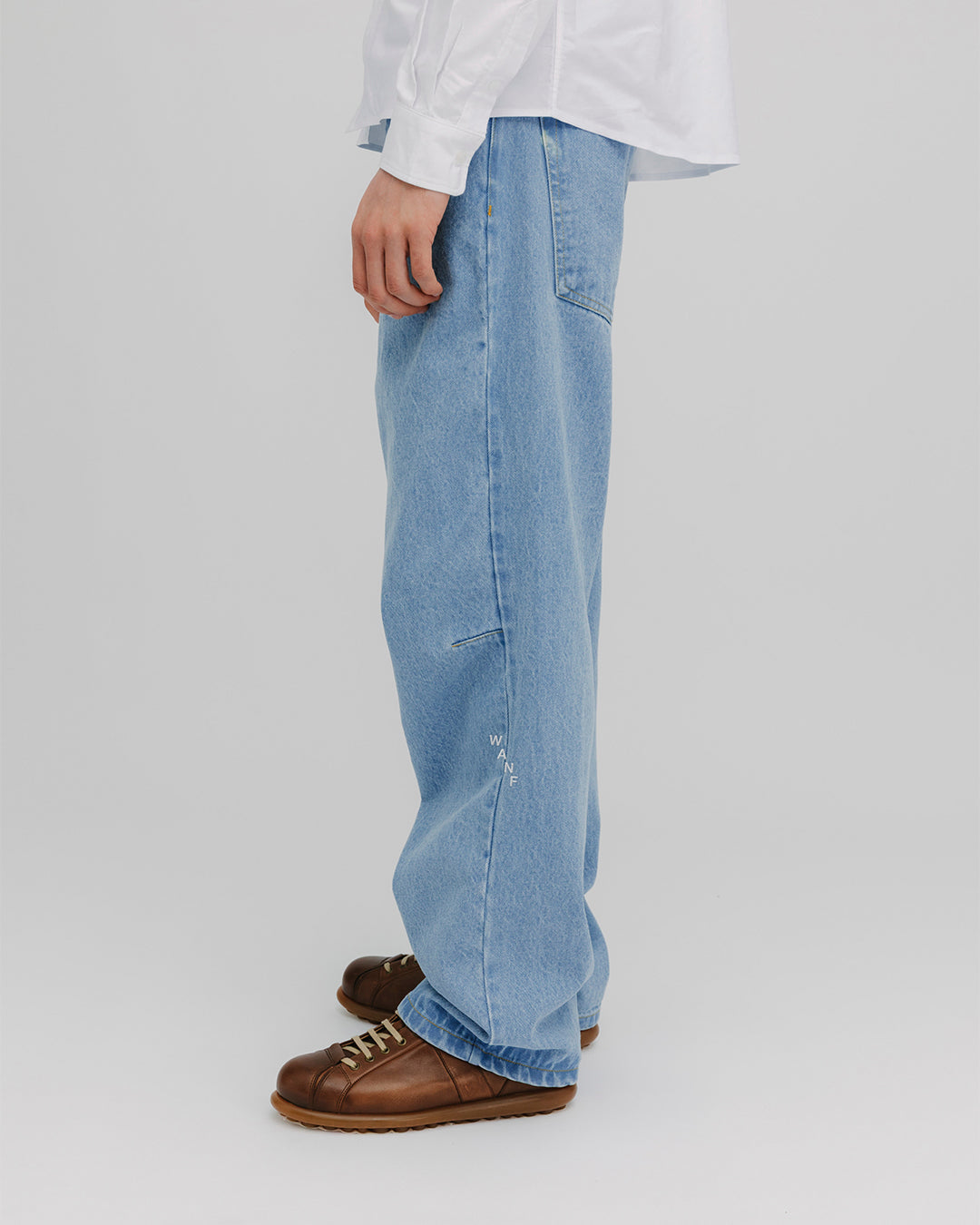 VENICE PLEAT JEANS - FRONT OF.