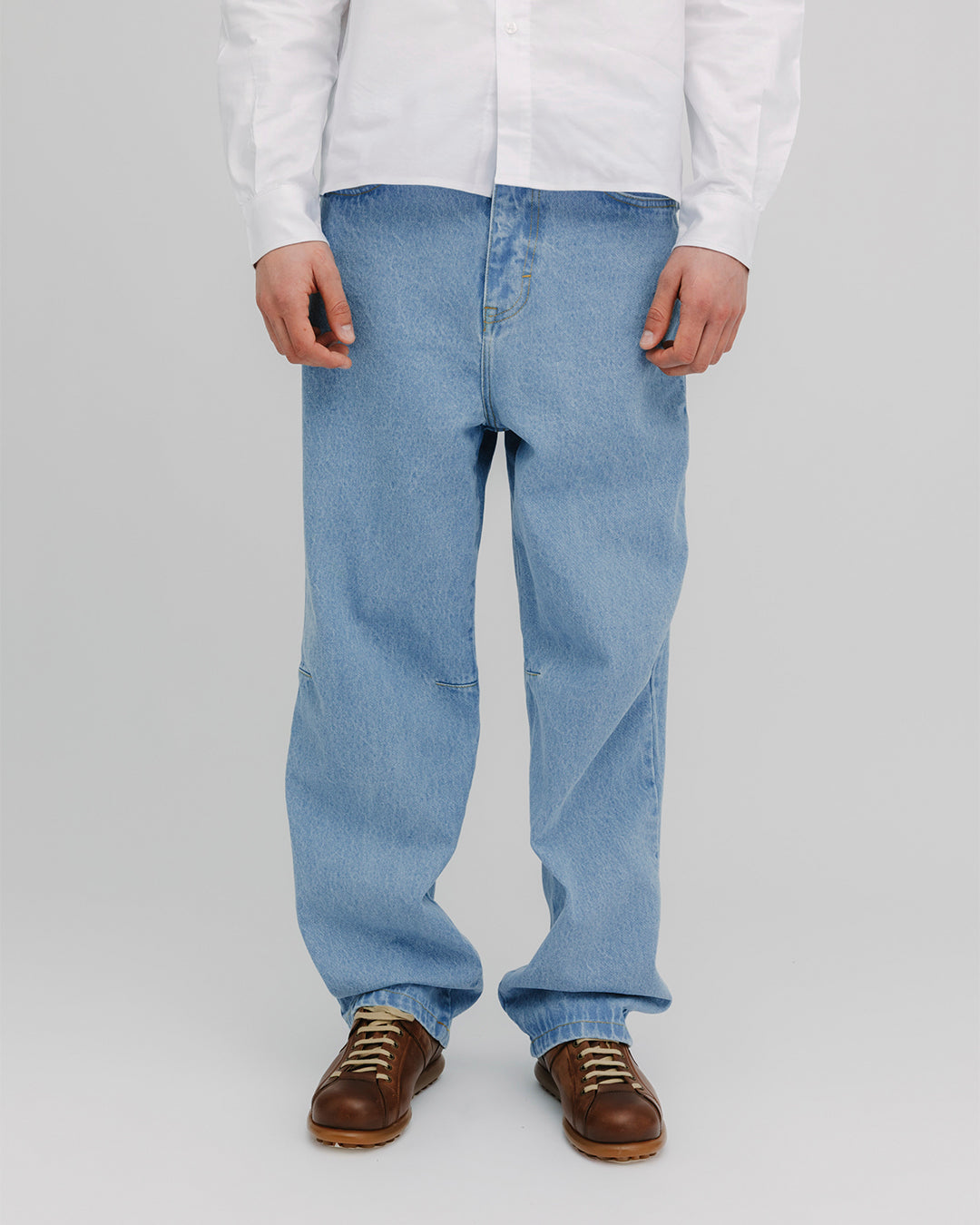VENICE PLEAT JEANS - FRONT OF.