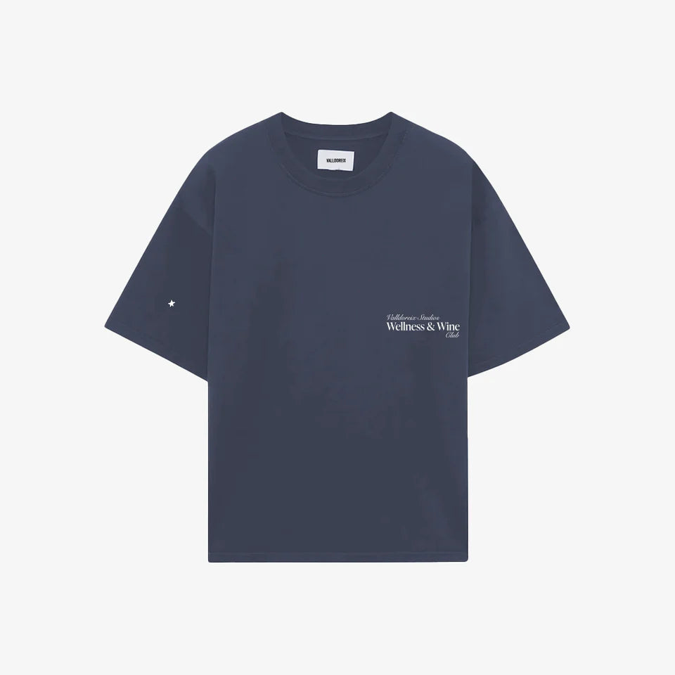T-SHIRT WELLNESS AND WINE OVERSIZE DEEP SEA BLUE - FRONT OF.