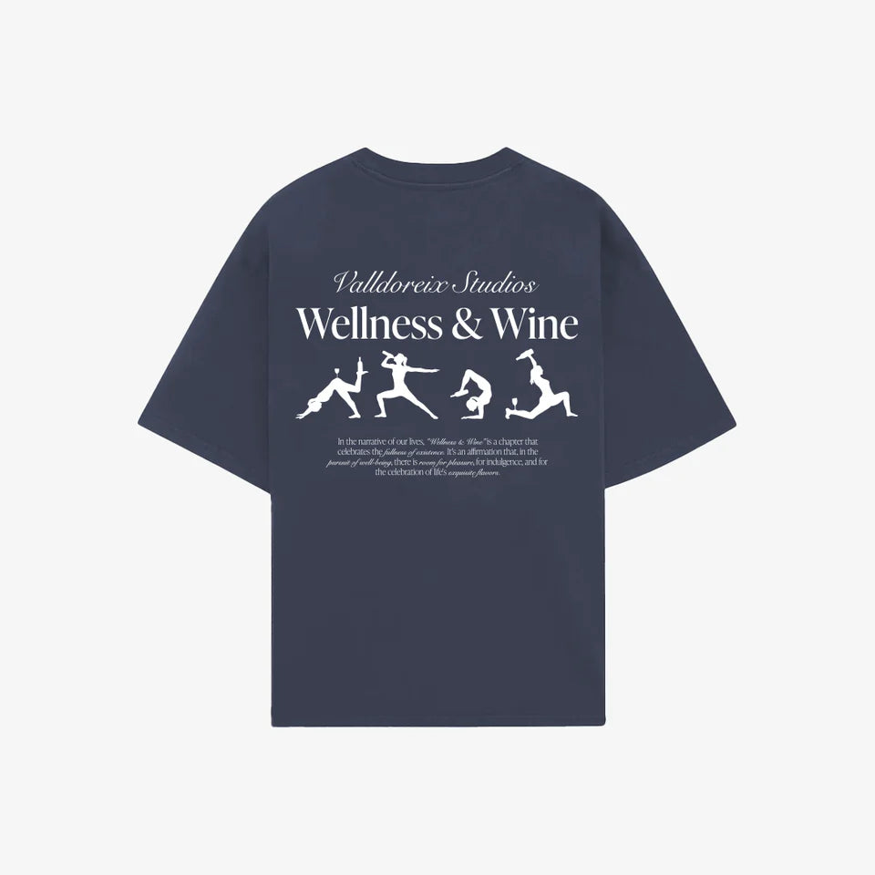 T-SHIRT WELLNESS AND WINE OVERSIZE DEEP SEA BLUE - FRONT OF.