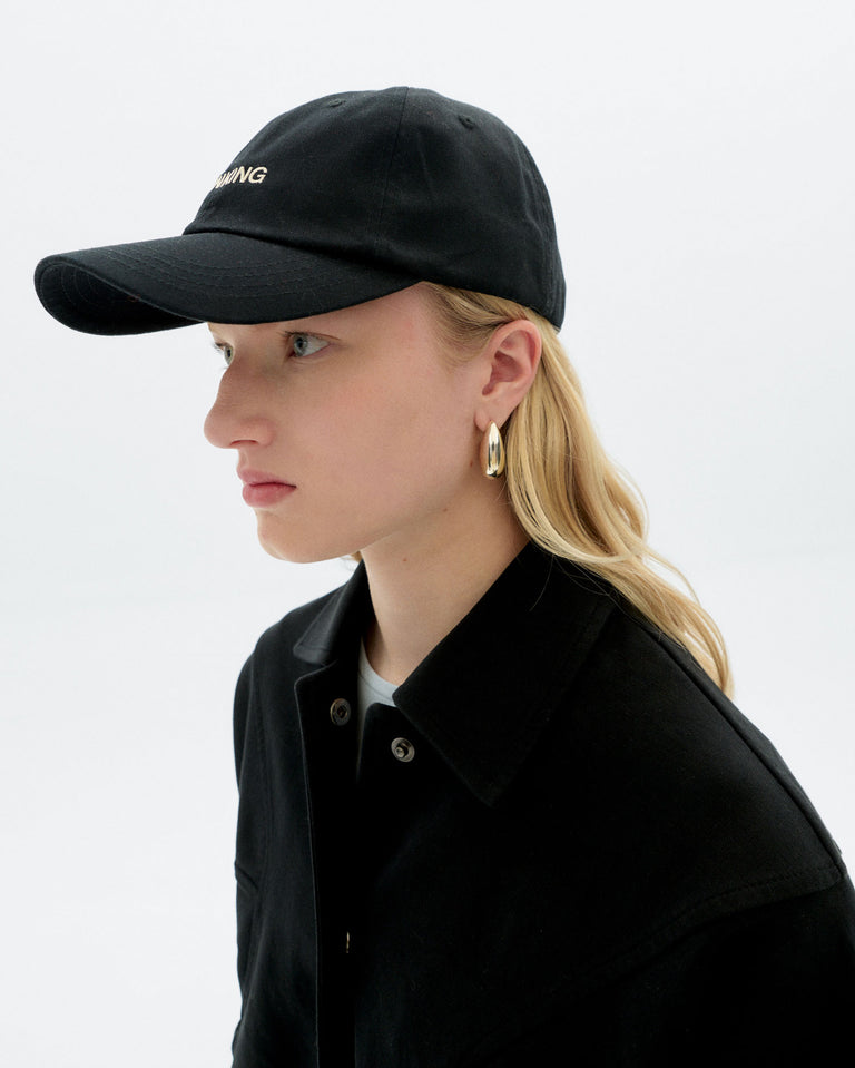 GORRA NEGRA THINKING CHRIS - FRONT OF