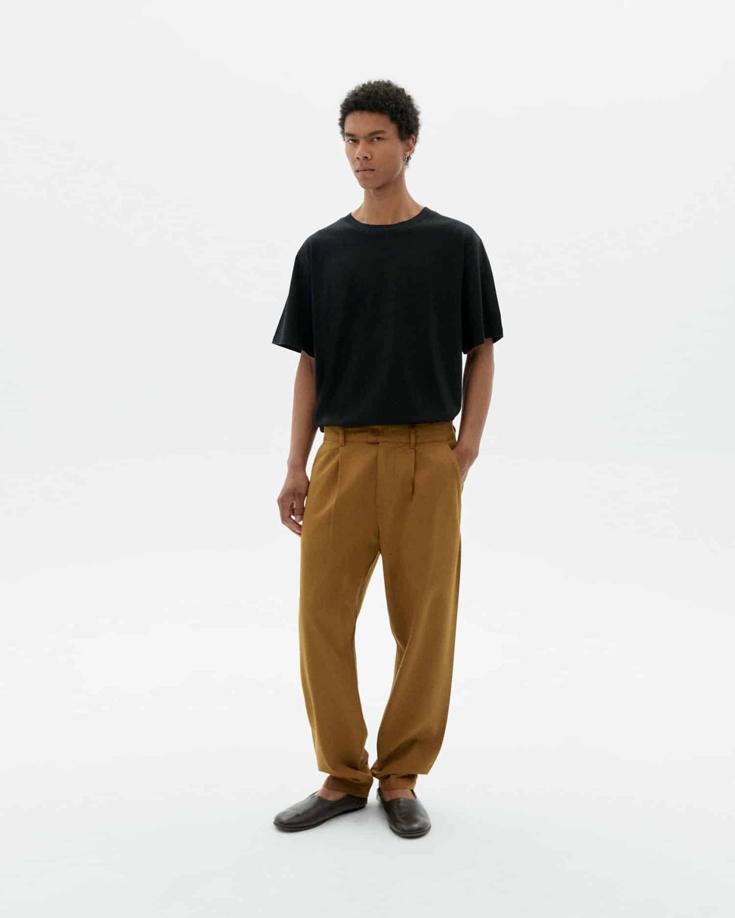T-SHIRT LOOSE NEGRA ERIC - FRONT OF