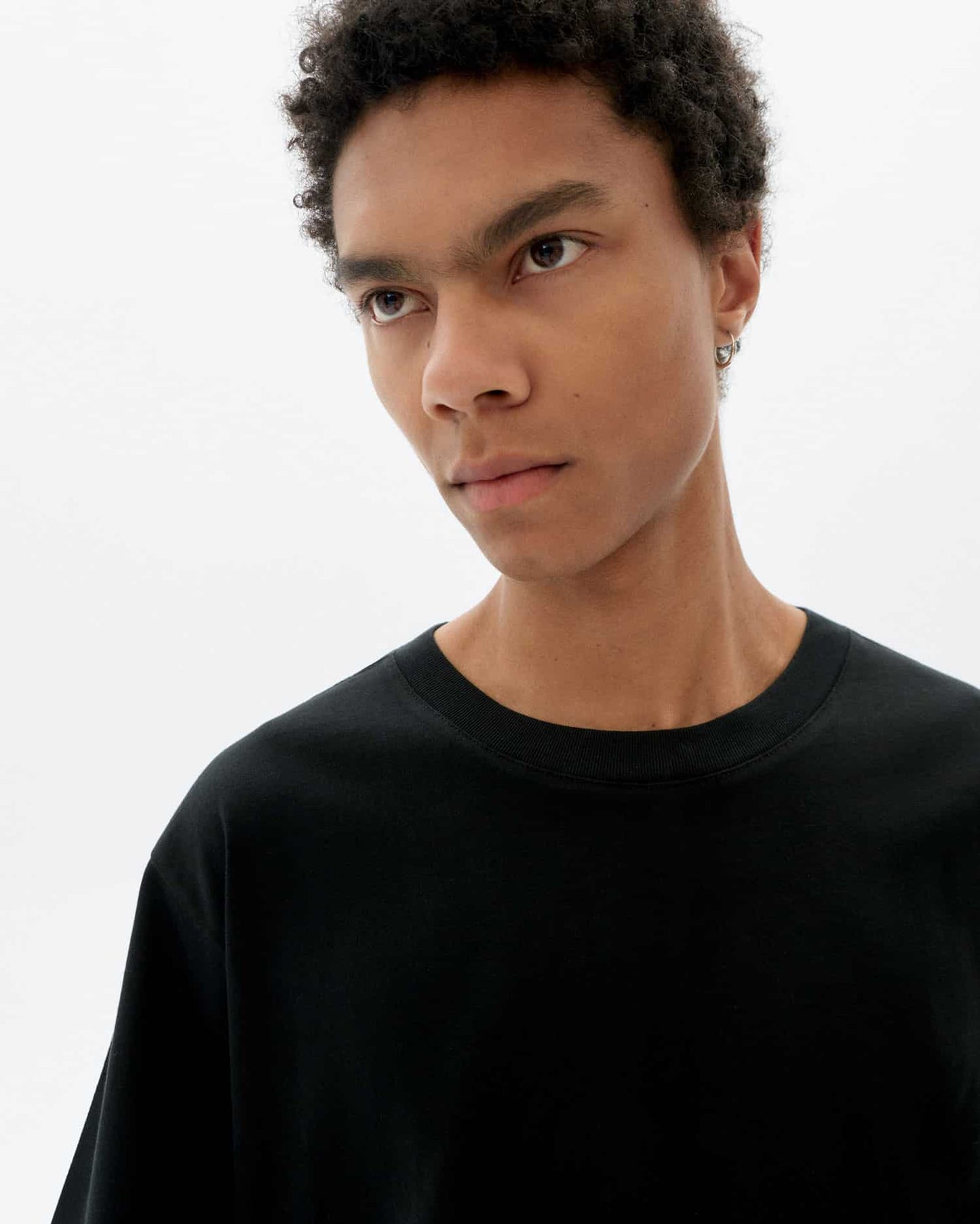 T-SHIRT LOOSE NEGRA ERIC - FRONT OF