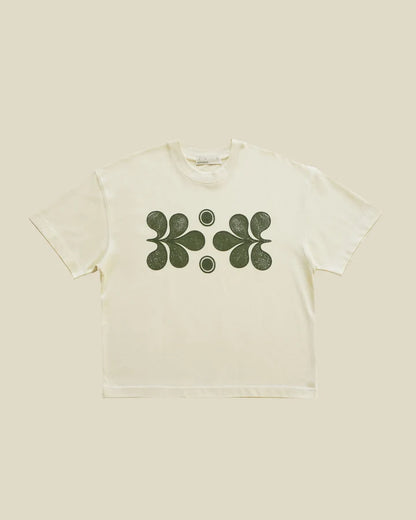 CAMISETA BOXY FIT FLORECIENDO CREMA - FRONT OF