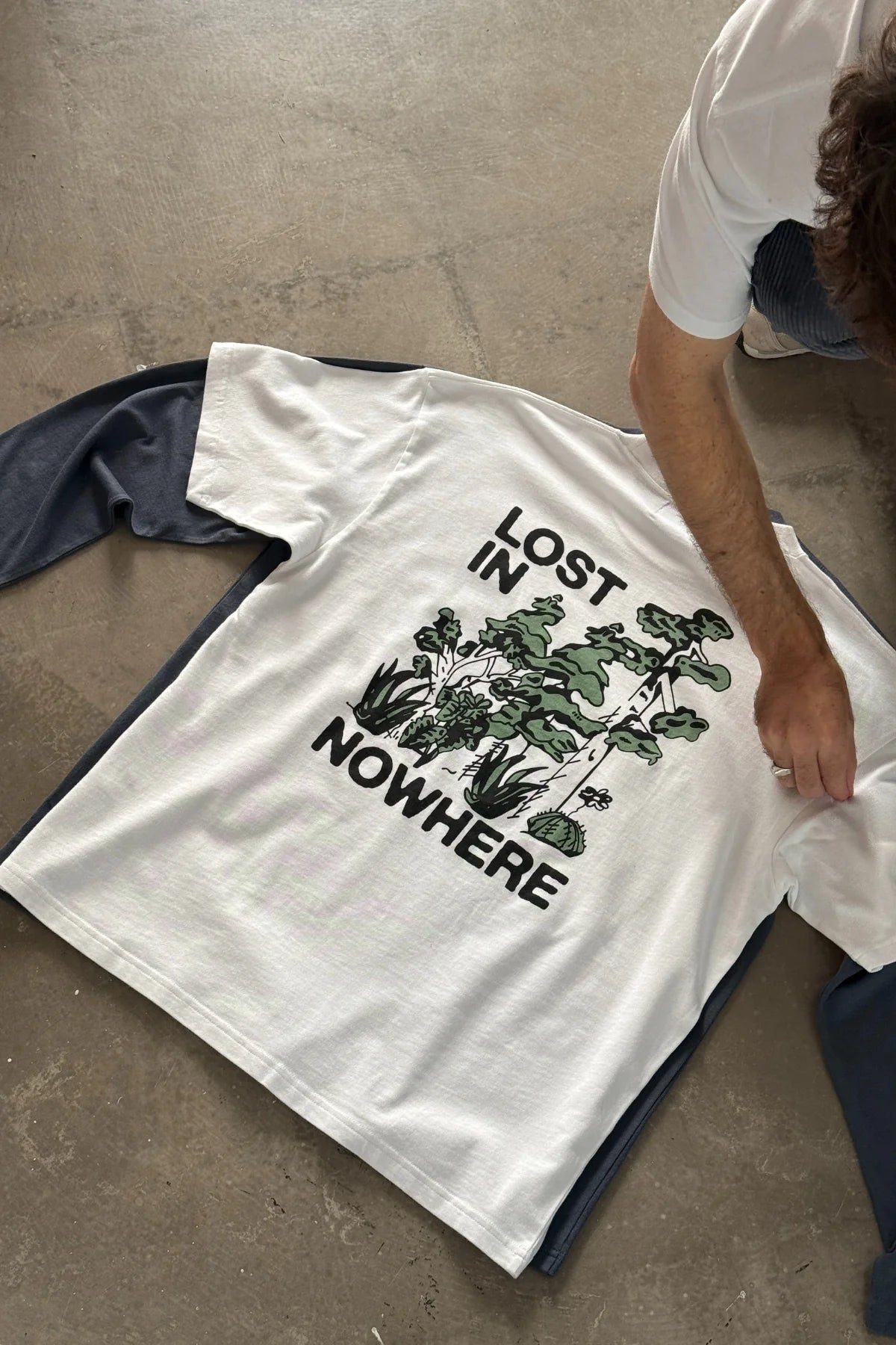 CAMISETA LOST IN NOWHERE WHITE - FRONT OF.