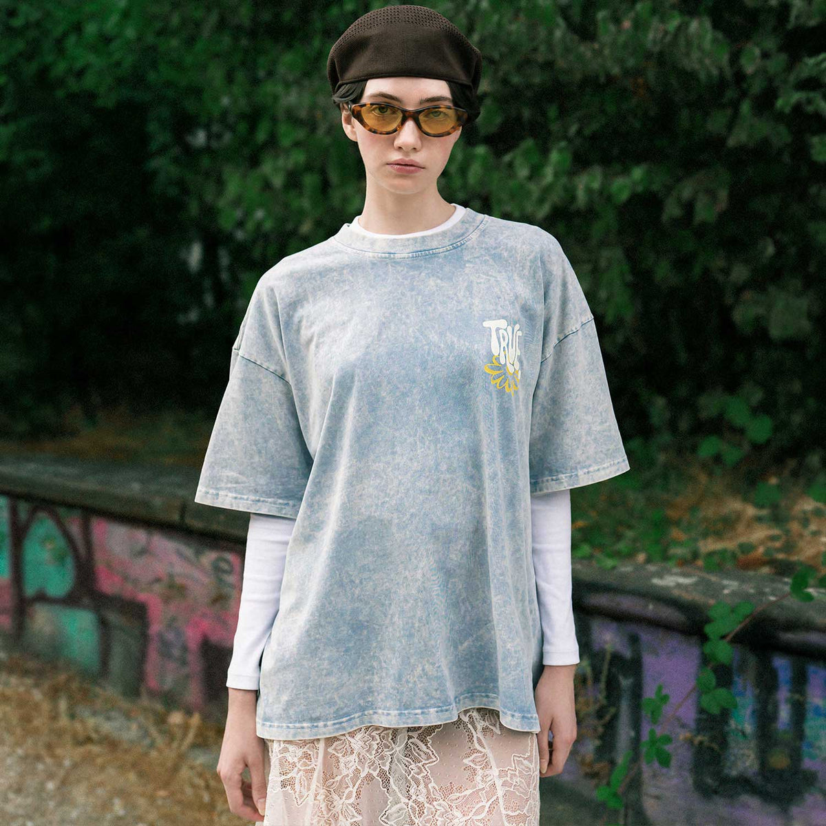 BLOOM BOXY T-SHIRT WASHED BLUE - FRONT OF
