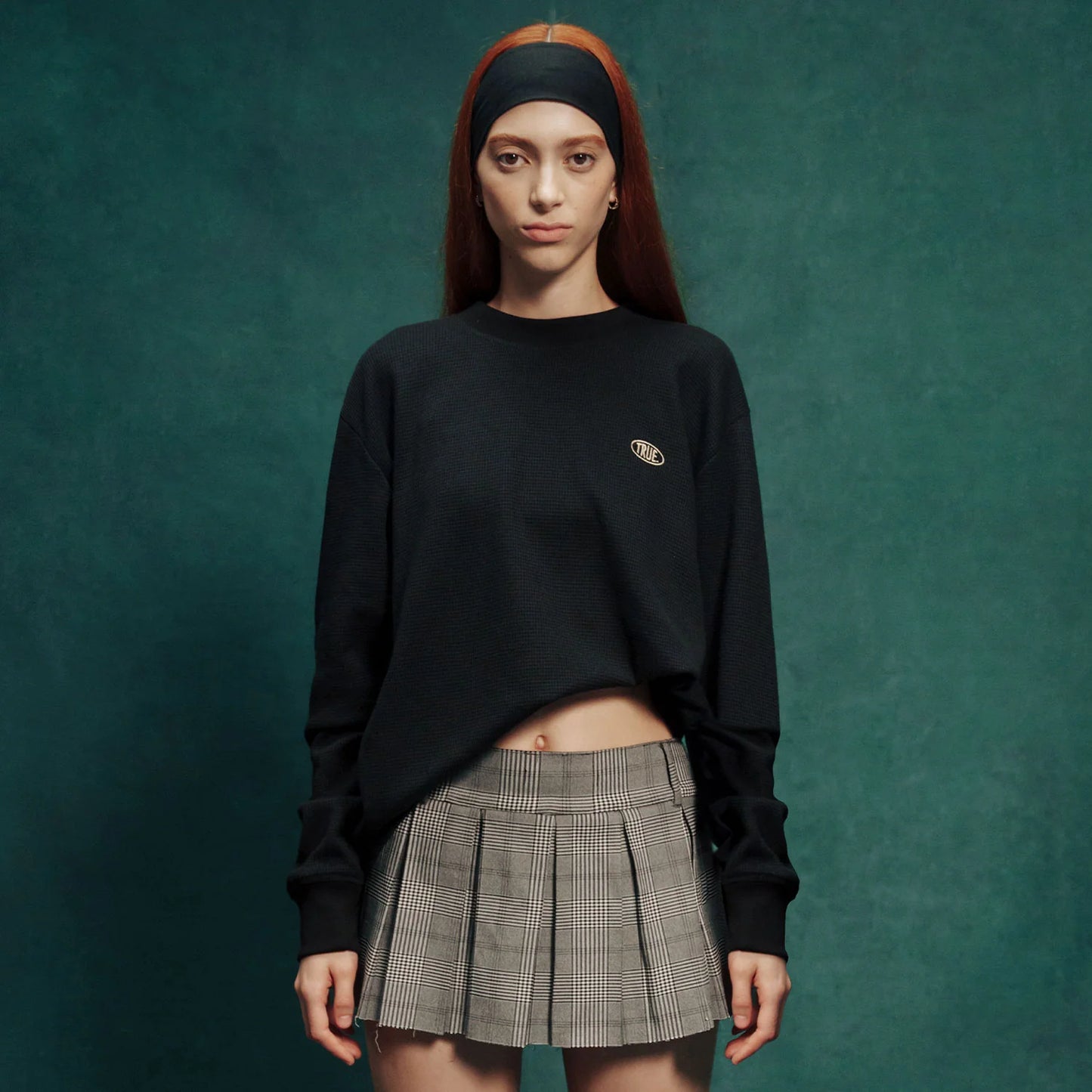 UNIFORM CREWNECK LONGSLEEVE BLACK TRUE - FRONT OF