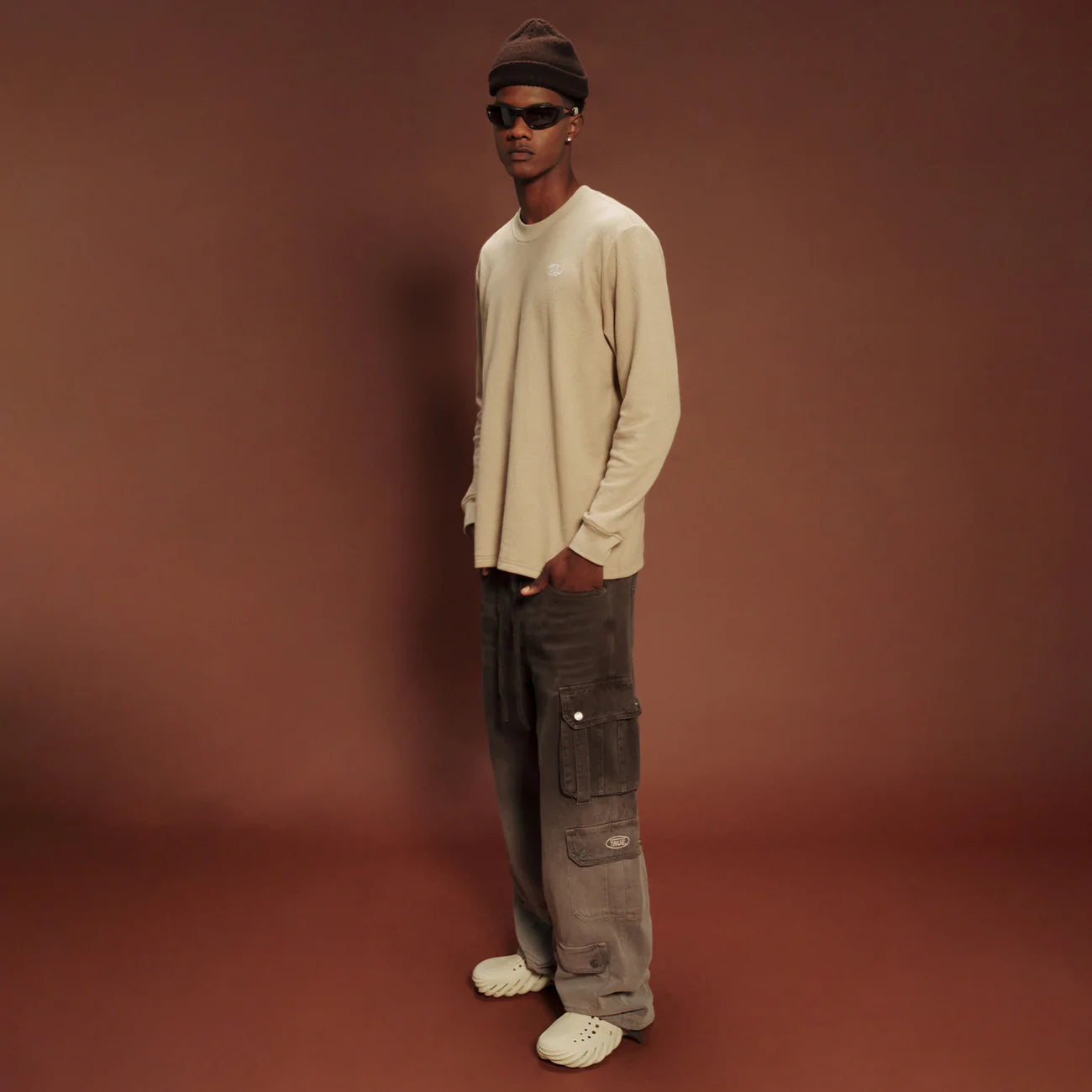 UNIFORM CREWNECK LONGSLEEVE SAND TRUE - FRONT OF