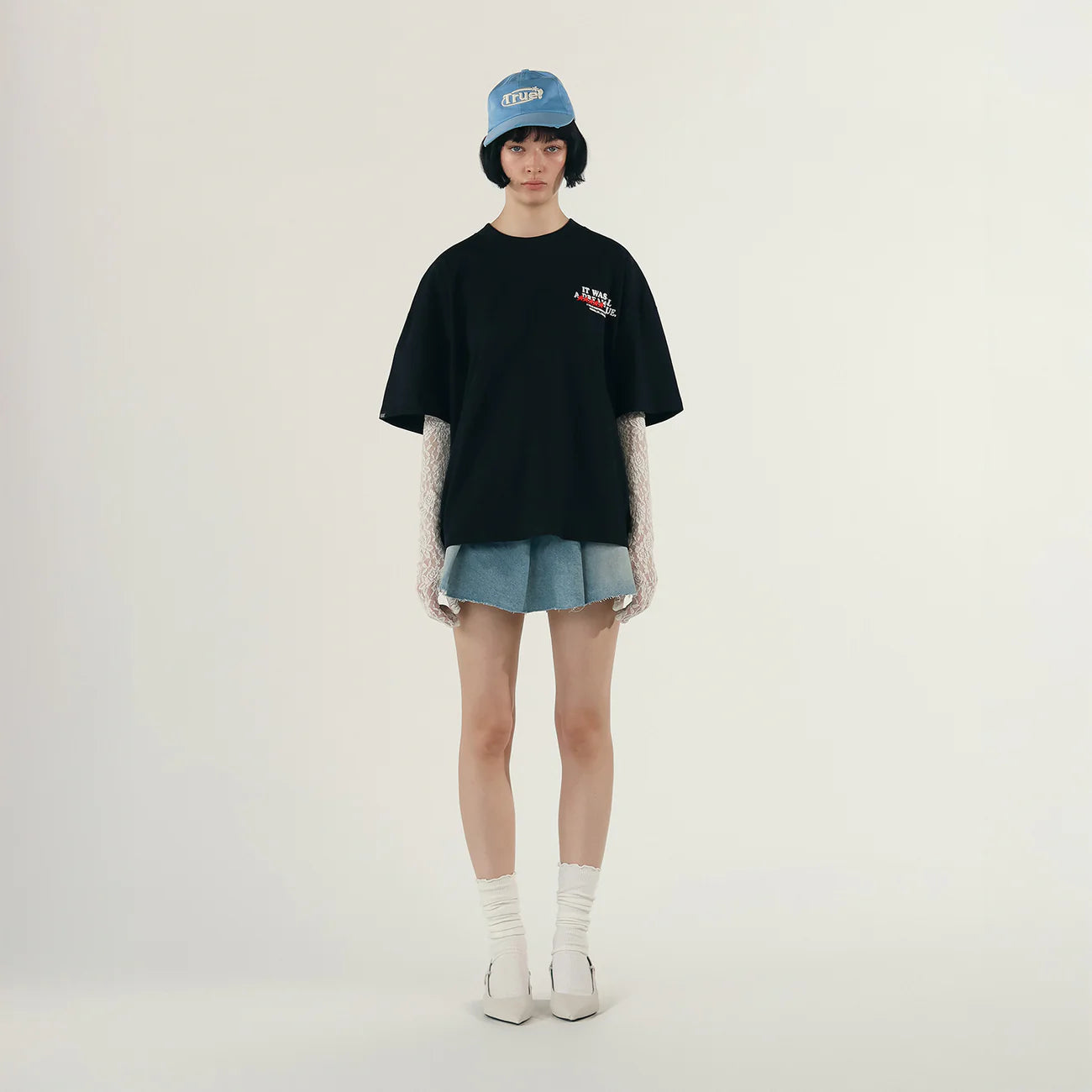 DREAM TRUE BOXY T-SHIRT BLACK - FRONT OF