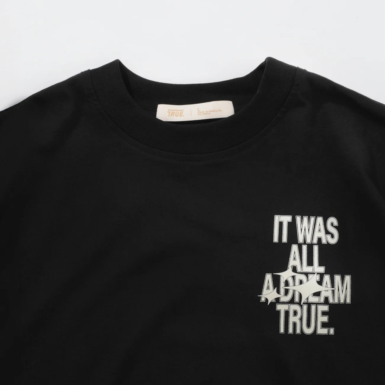 DREAMS BOXY T-SHIRT BLACK - FRONT OF.